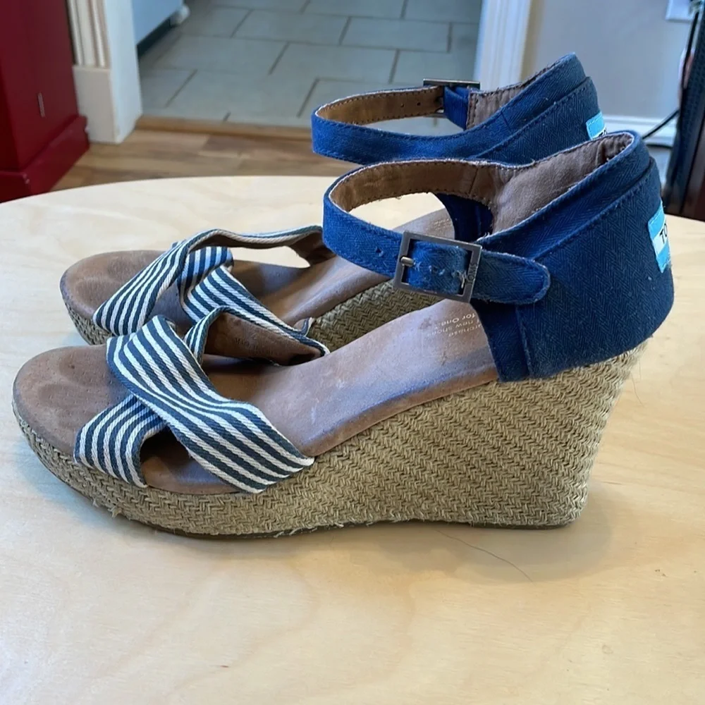 Toms espadrilles wedge sandals size 11 blue and white stripe nautical coastal